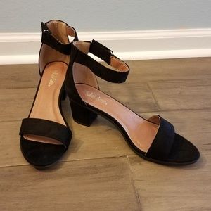 Bella Marie Black Suede Block Heel Sandals size 10